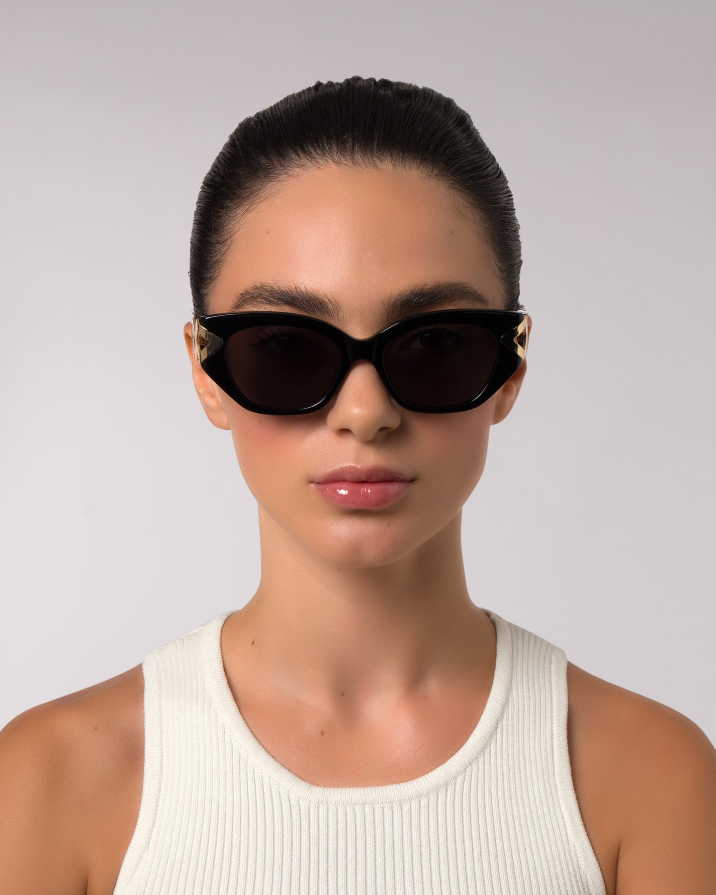 Best Sunglasses for Women – Lily Black, Available Online in USA, UK, Canada & UAE